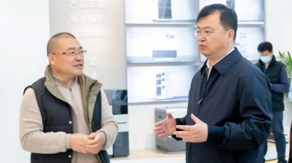 青島市嶗山區(qū)區(qū)長楊克敏帶隊工信局、統(tǒng)計局領(lǐng)導到訪盛瀚調(diào)研指導